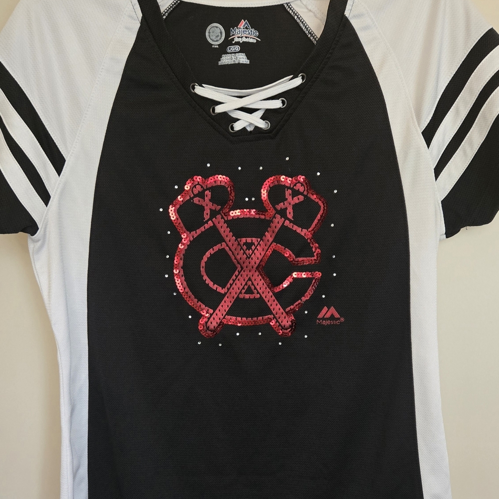 CHICAGO BLACKHAWKS  Sequins Stretch  Womens Large Jersey Tee. Cute With Jeans.